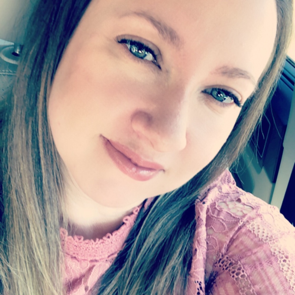 Meet your Posher, Adrianne